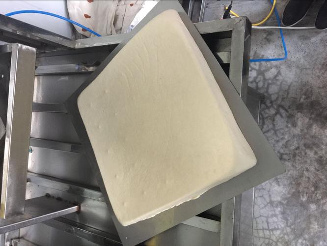 鑫达小型豆腐机生产线 自动豆腐机可一人操作 技术现场教.